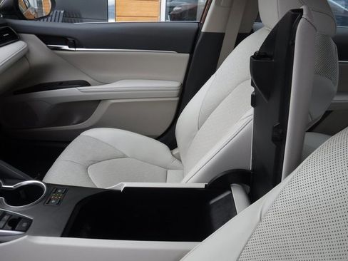 Used 2022 Toyota Camry XLE w/ Navigation Upgrade Package image 26