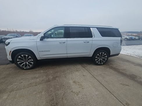 New 2026 Chevrolet Suburban High Country image 4