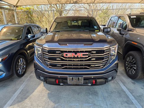 Certified 2022 GMC Sierra 1500 AT4X image 2