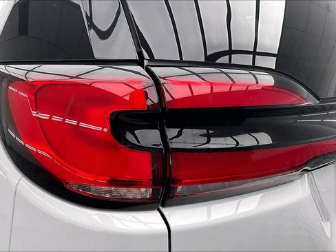 Used 2024 Chrysler Pacifica Touring-L FWD image 31
