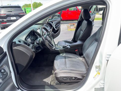 Used 2017 Buick Regal Sport Touring FWD image 21