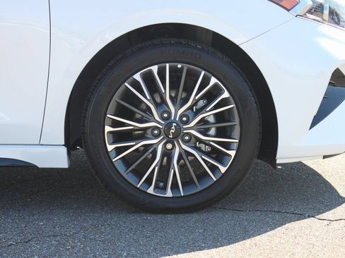 Used 2024 Kia Forte GT-Line w/ GT-Line Premium Package FWD image 4