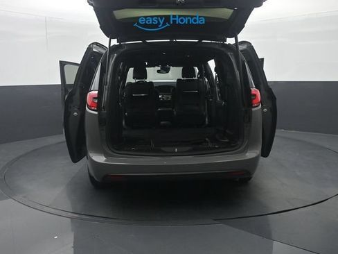 Used 2021 Chrysler Pacifica Touring-L w/ Uconnect Theater Family Group FWD image 40