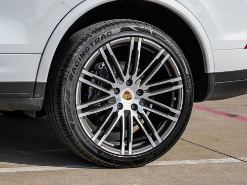 Used 2017 Porsche Cayenne Platinum Edition AWD/4WD image 65