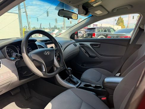 Used 2015 Hyundai Elantra SE image 13
