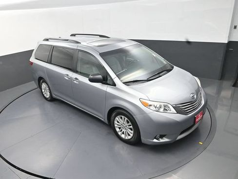 Used 2016 Toyota Sienna XLE FWD image 22
