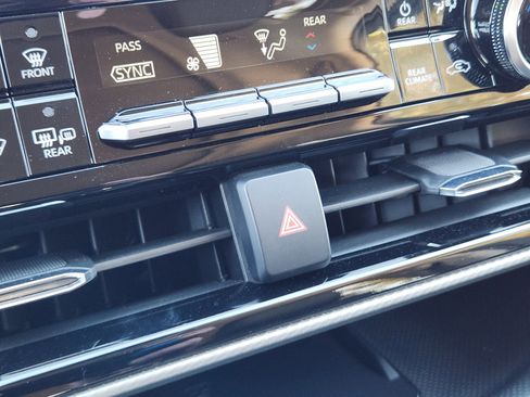 Used 2025 Toyota Highlander Platinum image 21