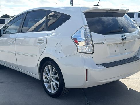 Used 2013 Toyota Prius V image 7