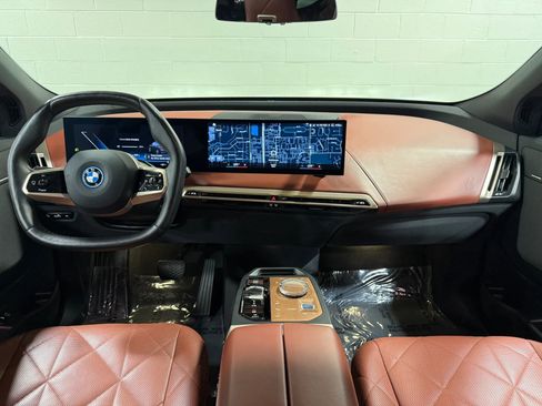 Used 2023 BMW iX xDrive50 w/ Premium Package AWD/4WD image 22