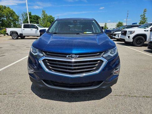 Used 2019 Chevrolet Equinox LT w/ Driver Convenience Package FWD image 2