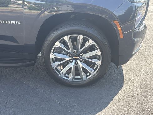 Used 2025 Chevrolet Suburban High Country w/ Sun And Tow Package AWD/4WD image 33