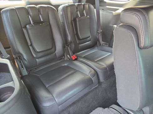 Used 2014 Ford Explorer XLT w/ Equipment Group 202A AWD/4WD image 16