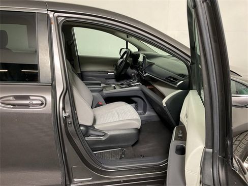 Used 2022 Toyota Sienna LE image 34