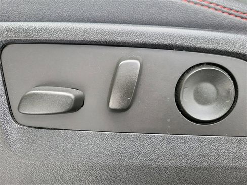 Used 2023 Chevrolet Colorado Z71 w/ Z71 Convenience Package 2 image 19