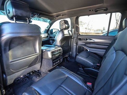 Used 2023 Jeep Wagoneer L Series III w/ Premium Group I image 21