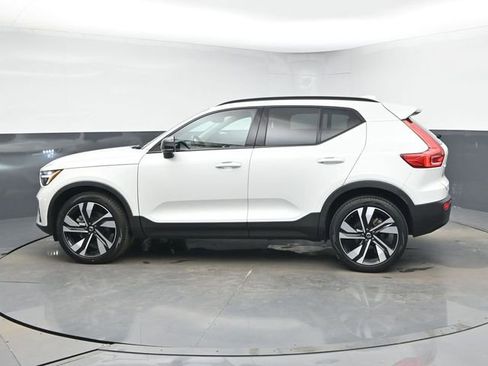 Used 2023 Volvo XC40 B5 Plus w/ Driver Assist Package image 5