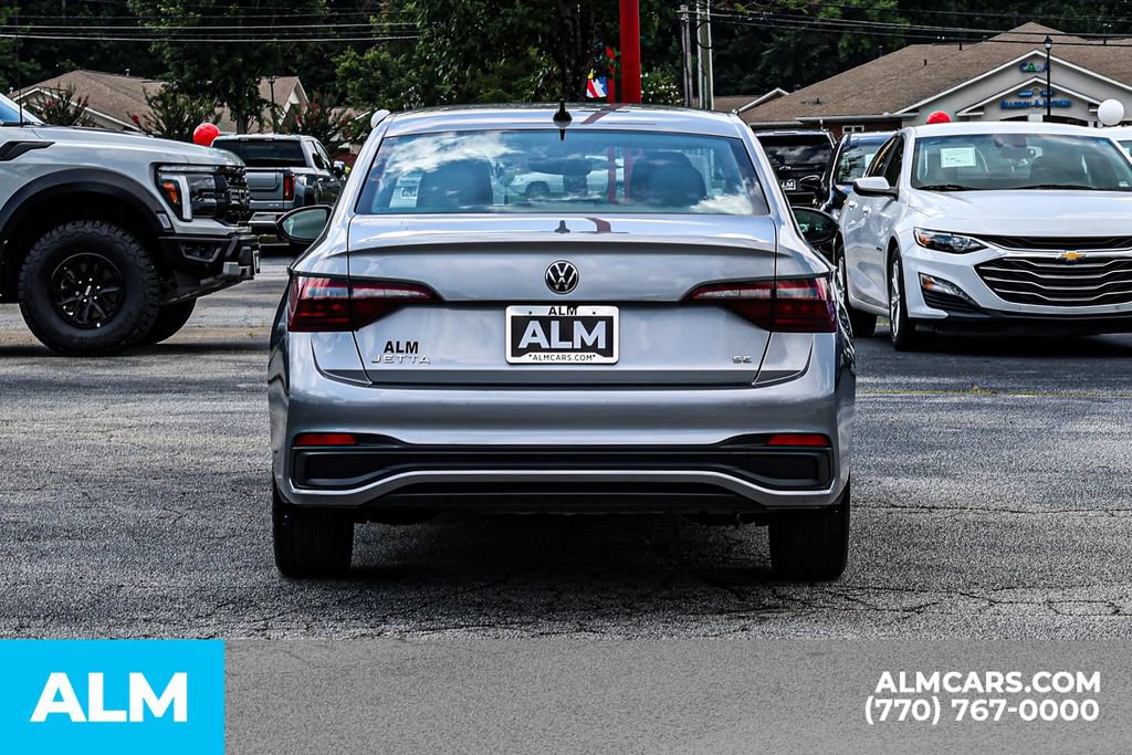 Used 2024 Volkswagen Jetta SE FWD image 11
