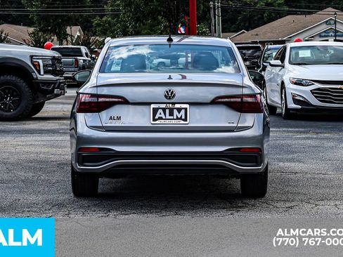 Used 2024 Volkswagen Jetta SE FWD image 11