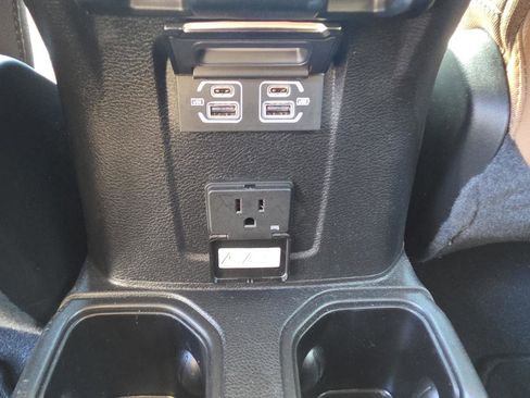 Used 2022 Jeep Gladiator Overland w/ Popular Equipment Package image 23