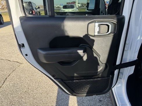 Used 2024 Jeep Wrangler Unlimited Rubicon image 28