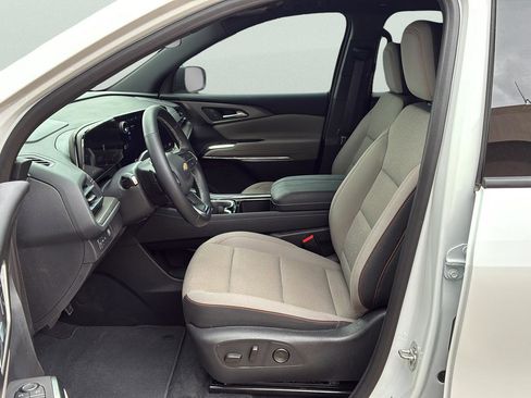 Used 2025 Chevrolet Traverse LT FWD image 22