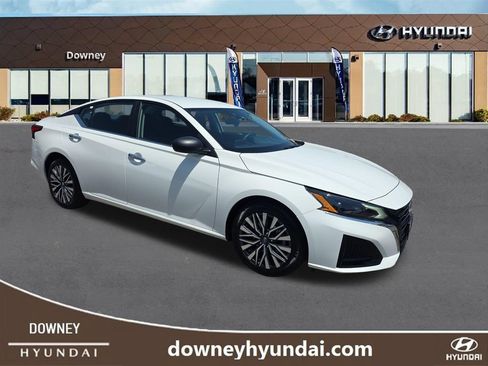 Used 2025 Nissan Altima 2.5 SV FWD image 7