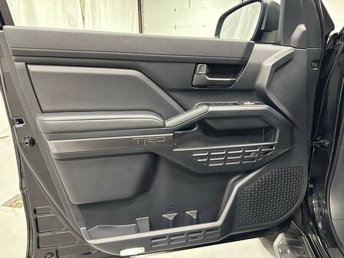 Used 2025 Toyota 4Runner TRD Off-Road image 8