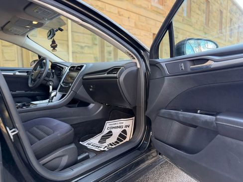 Used 2014 Ford Fusion SE FWD image 25