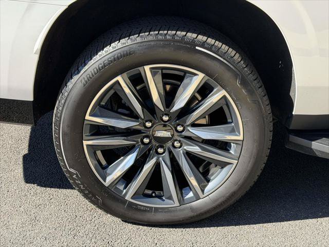 Used 2024 Cadillac Escalade ESV Sport w/ Touring Package AWD/4WD image 8