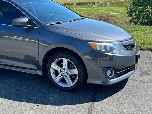 Used 2012 Toyota Camry SE FWD image 19