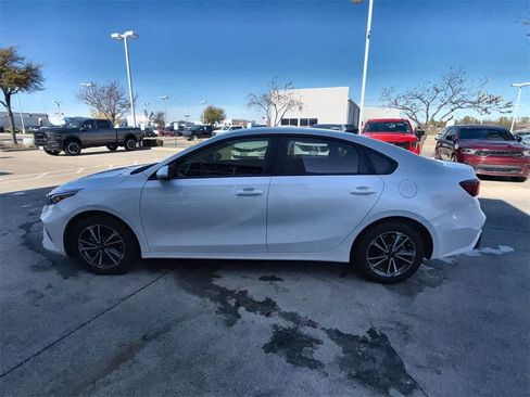 Used 2022 Kia Forte LXS image 3