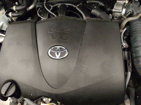 Used 2022 Toyota Highlander LE FWD image 30