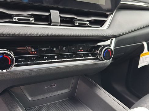 New 2026 Chevrolet Equinox LT w/ Convenience Package II image 24