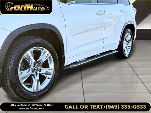 Used 2017 Toyota Highlander Limited Platinum FWD image 35