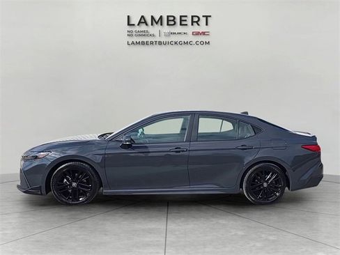 Used 2025 Toyota Camry SE image 2