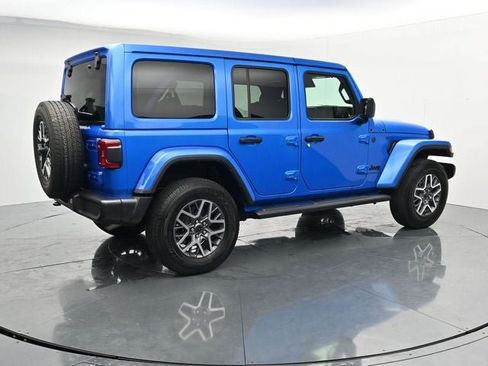 Used 2025 Jeep Wrangler Unlimited Sahara AWD/4WD image 10