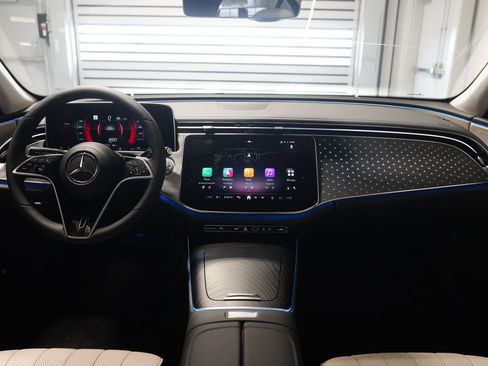 New 2026 Mercedes-Benz E 350 4MATIC Sedan image 17