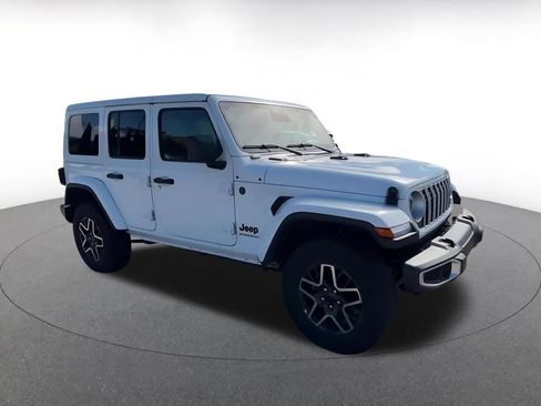 Used 2025 Jeep Wrangler Unlimited Sahara AWD/4WD image 2