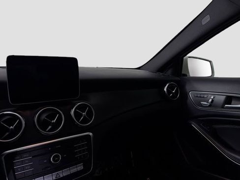 Used 2020 Mercedes-Benz GLA 250 image 24