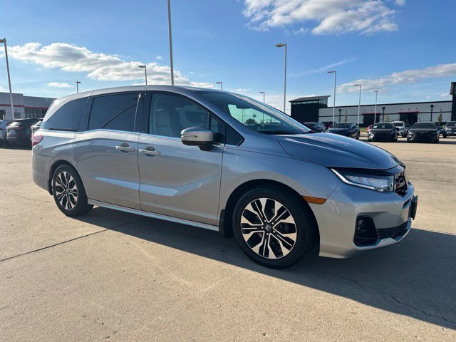 Used 2026 Honda Odyssey Elite image 2