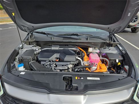 Certified 2025 Kia Sportage LX image 10