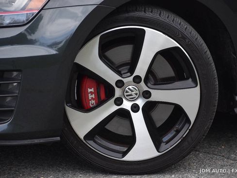 Used 2017 Volkswagen GTI SE FWD image 33