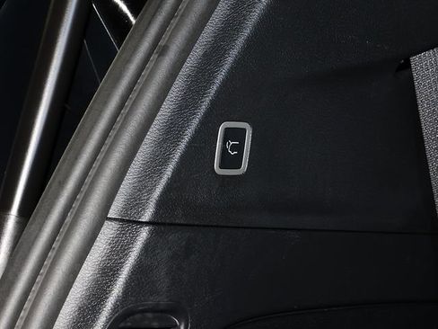 Used 2025 Chrysler Pacifica Select FWD image 29