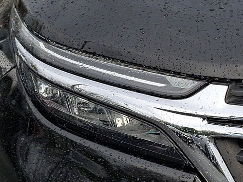 Used 2024 Chevrolet Equinox LT image 9