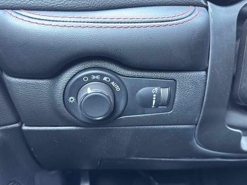 Used 2025 Dodge Durango GT RWD image 43