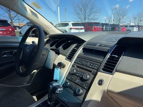 Used 2011 Ford Taurus SE image 29