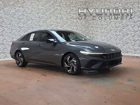 Used 2025 Hyundai Elantra Sport image 1