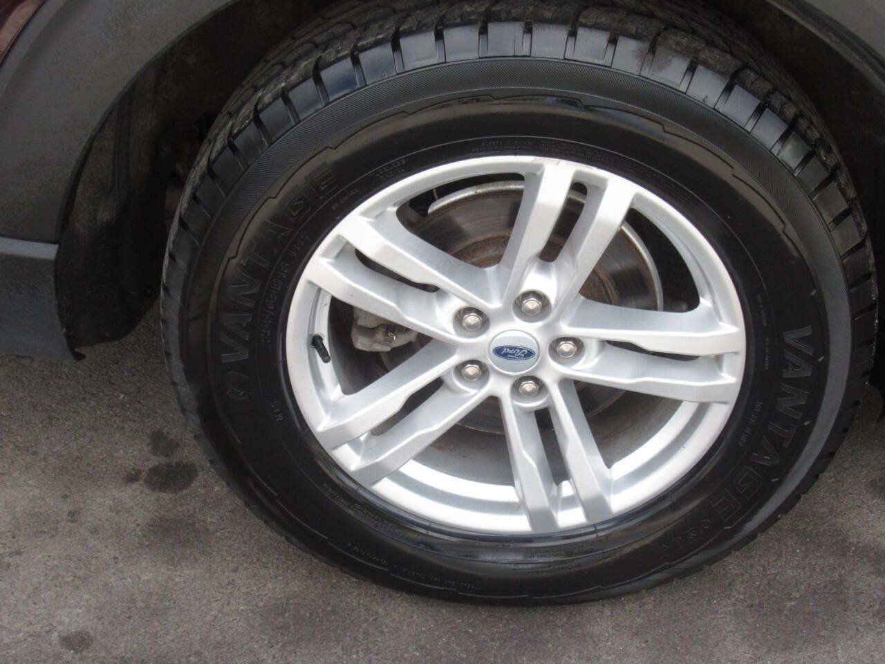 Used 2023 Ford Explorer XLT w/ Class IV Trailer Tow Package AWD/4WD image 5