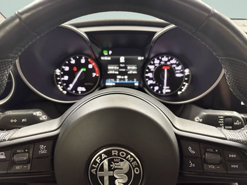 Used 2022 Alfa Romeo Giulia Ti image 23