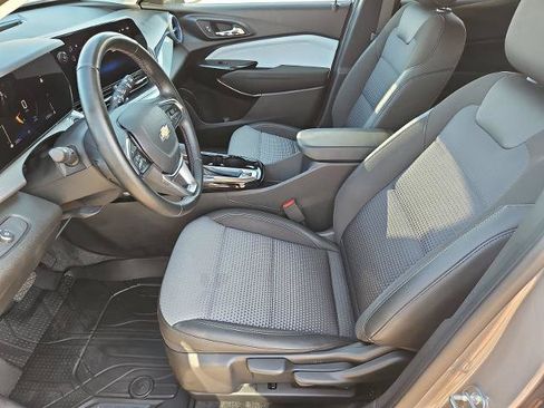 Certified 2024 Chevrolet Trax LT w/ Sunroof Package FWD image 19